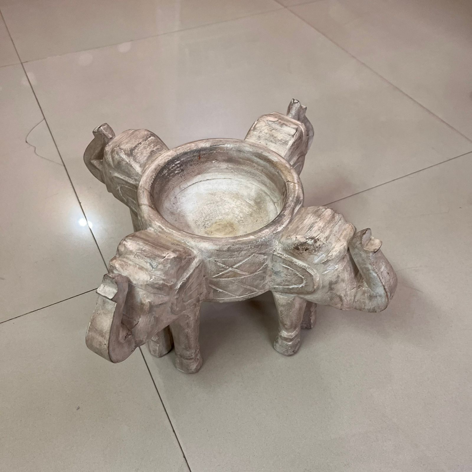 Hand-Carved White Distressed Wooden Elephant Bowl Stand Hand-Carved White Distressed Wooden Elephant Bowl Stand